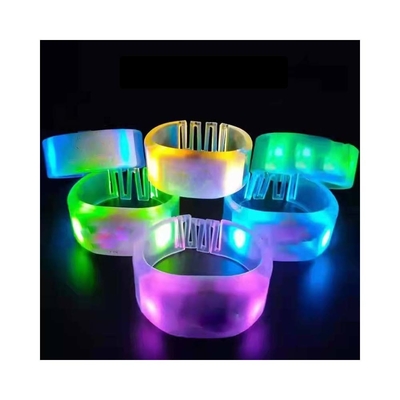 Prodotti di festa a controllo remoto LED braccialetto luce lumineux led lampeggiante braccialetto con 15 colori di illuminazione