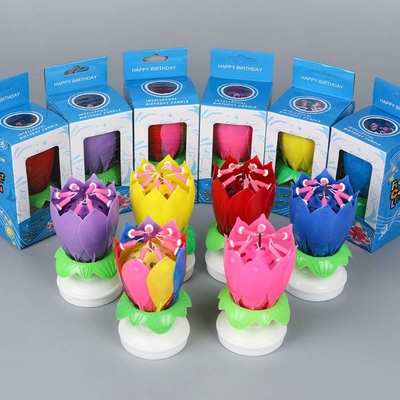 Fuochi d'artificio a forma di fiore multicolore Candele di torta di compleanno che ruotano Candela musicale di torta di compleanno